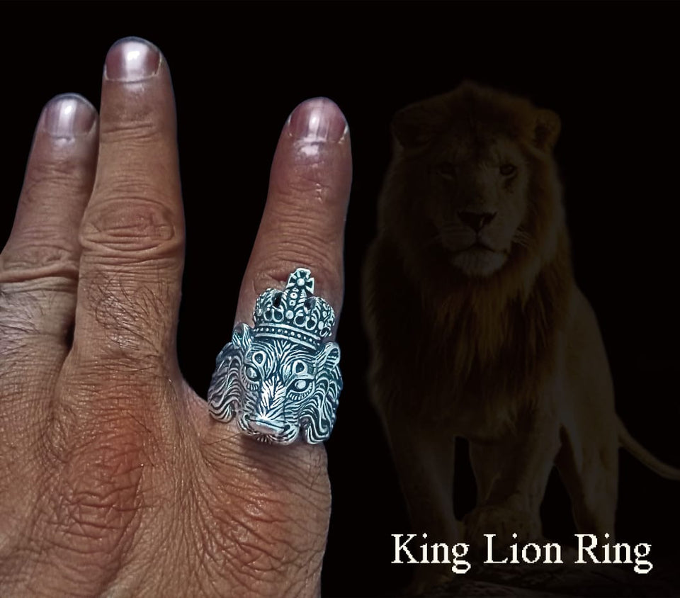 This powerful 925 Silver Lion Ring